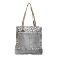 thumbnail image 1 of The Gypsy Sac Fourre-Tout en Toile Recyclée et Cuir de Vachette Véritable Bag, 1 of 5