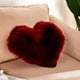 thumbnail image 2 of Funda de cojín con forma de corazón rizado suave rojo, 2 of 7