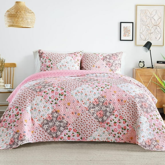 XIULIN Patchwork Quilts Queen Size, Extra Soft Boho Floral Bedspreads for Bed Reversible Lightweight Full Queen Quilt Bedding Set Printed Coverlets with 2 Pillow Shams for All Seasons, Pink