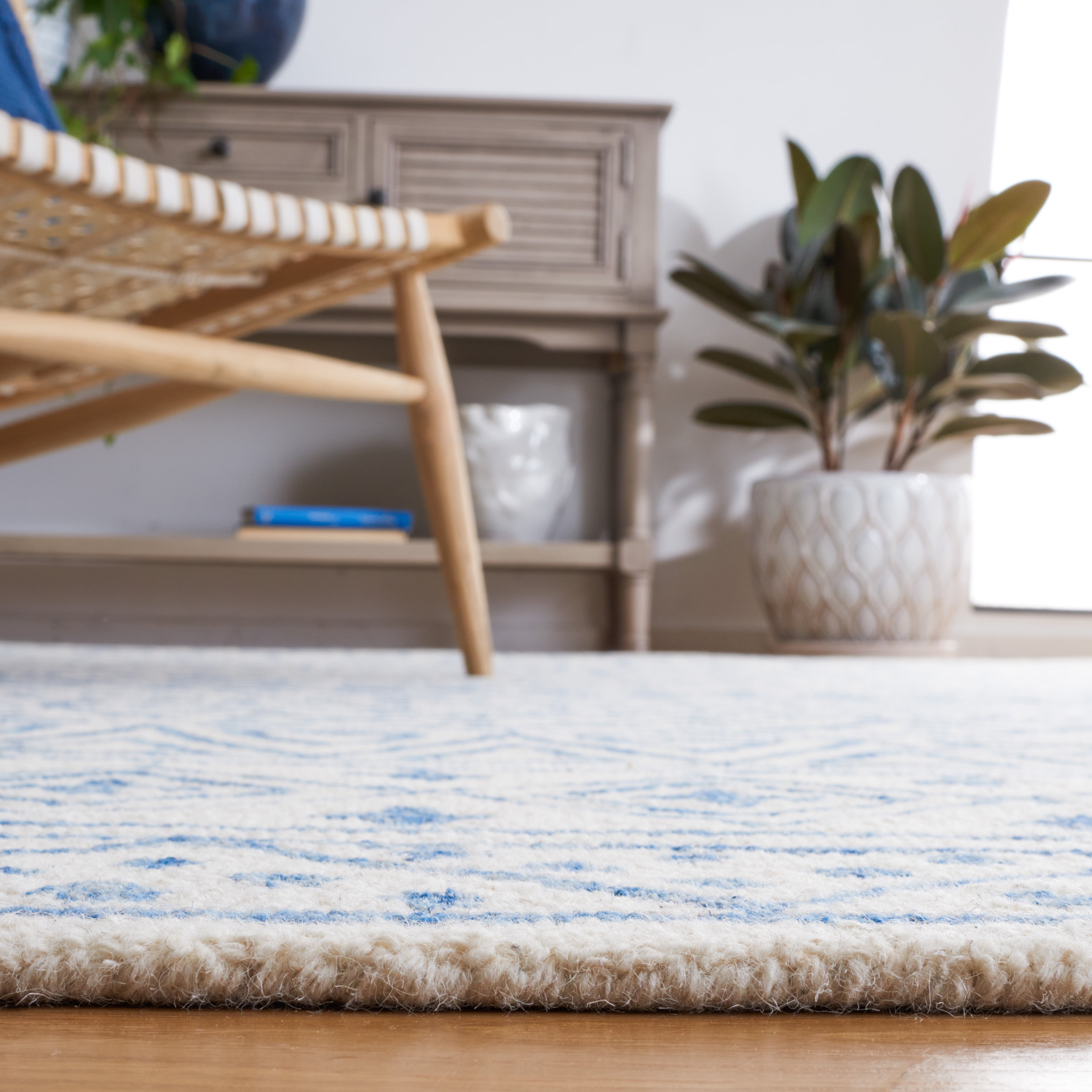 SAFAVIEH Metro Beaumont Southwestern Area Rug, Ivory/Blue, 6' x 6' Square
