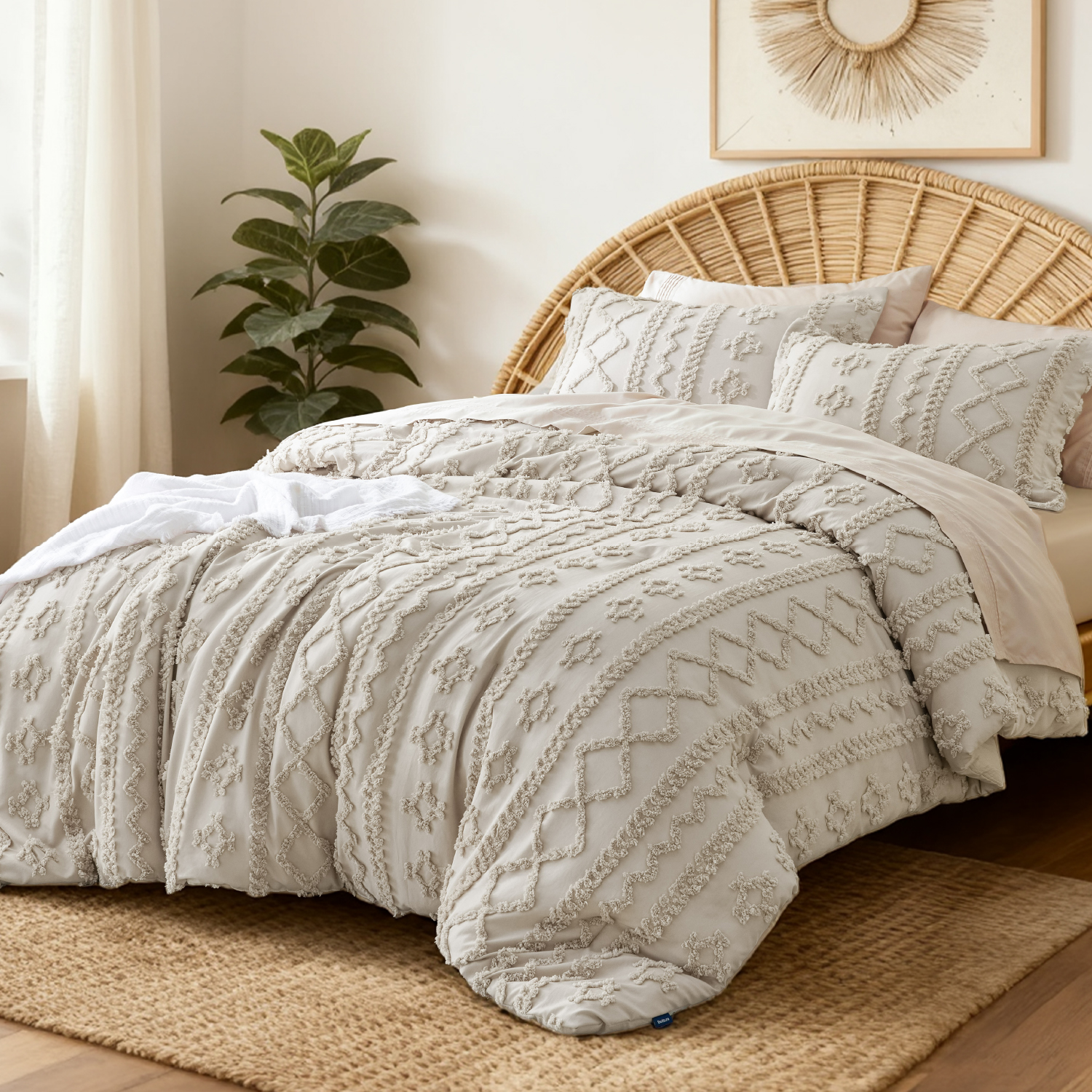 U by Bedsure Tufted Boho Comforter Set, 3 Pieces Farmhouse Shabby Chic Embroidery Bed Set, Soft Jacquard Comforter for All Seasons,Queen,Natural