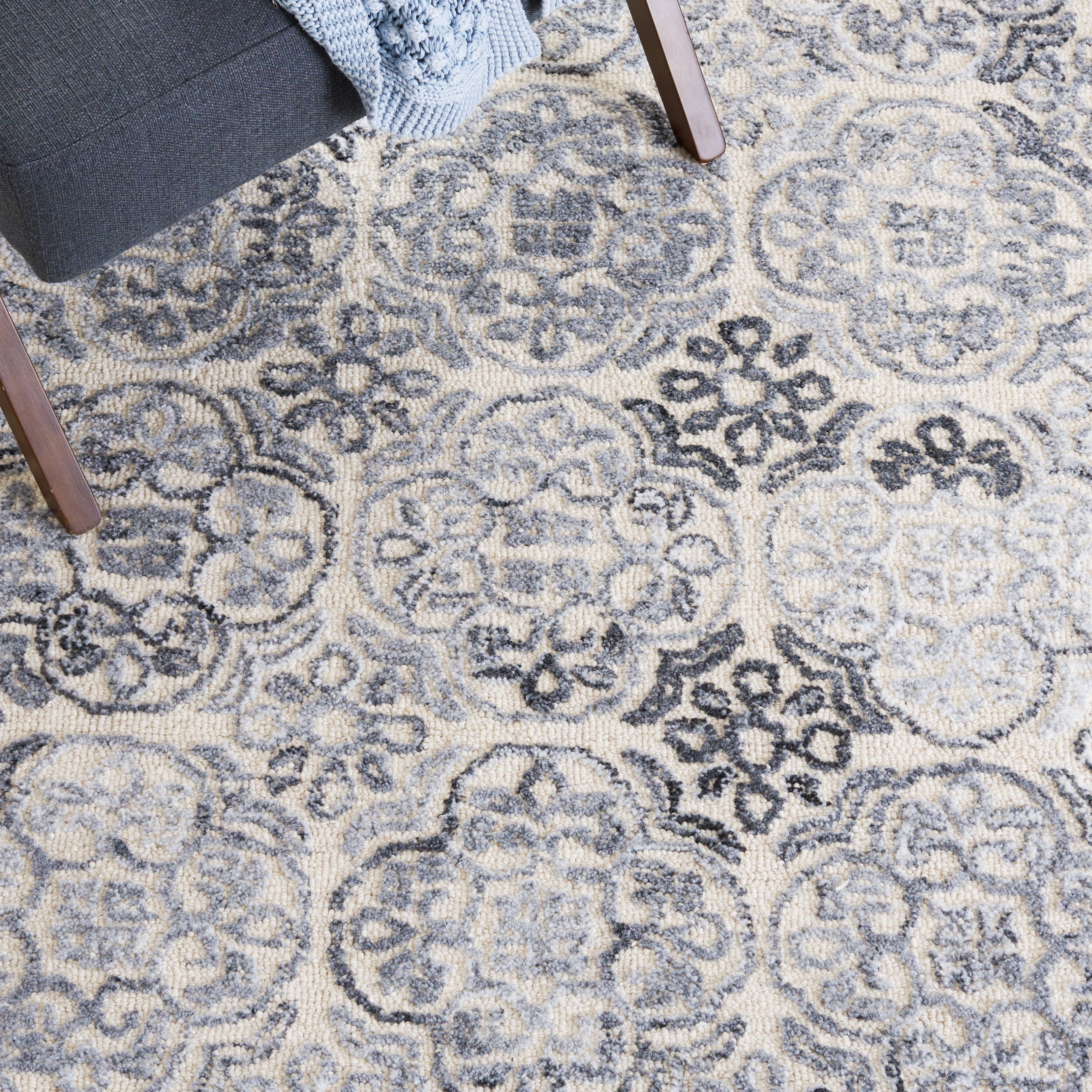 SAFAVIEH Metro Tama Medallion Area Rug, Ivory/Grey, 6' x 6' Square