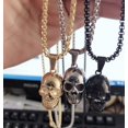 thumbnail image 2 of Collar Hombre ShuxiuWang Cadena con Dije de Calavera Acero Inoxidable Baño de Oro 18k, 2 of 5