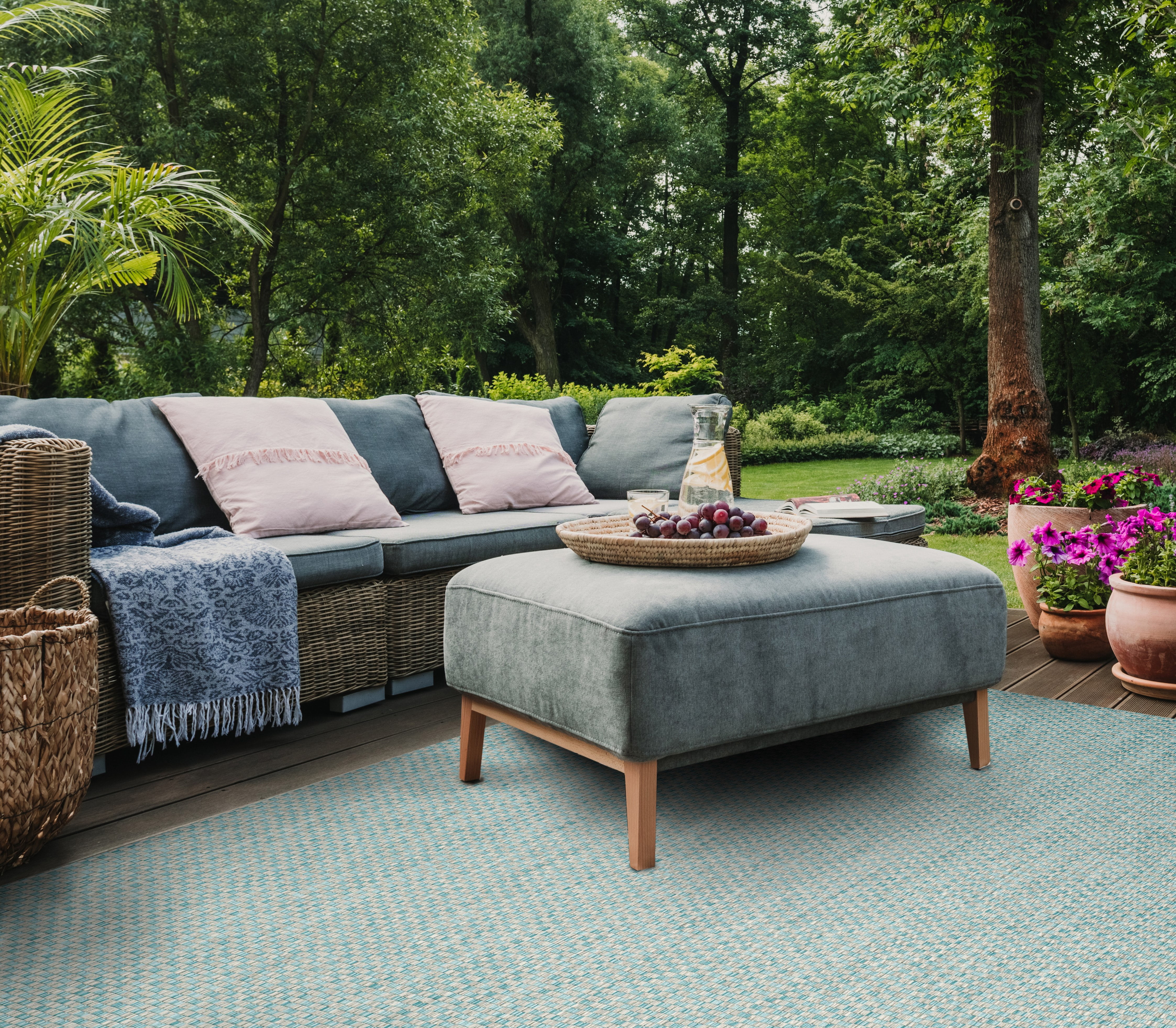 Safavieh Courtyard Blair Checkered Indoor/Outdoor Area Rug, Light Blue/Light Gray, 7'10" x 7'10" Square