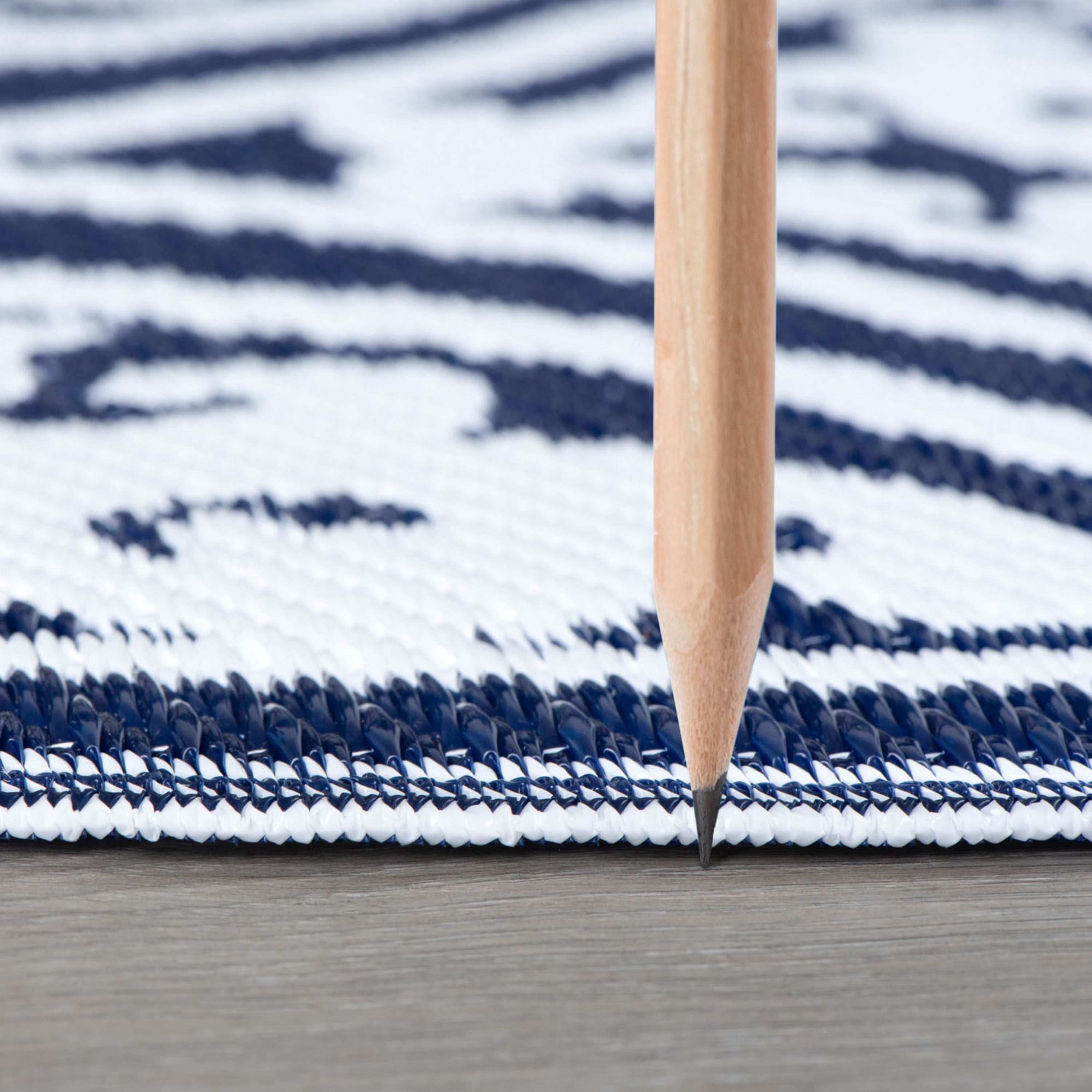 8x10 Reversible Navy and White Polypropylene Outdoor Damask Area Rug