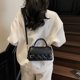thumbnail image 1 of Bolso de mano con bordado de diamantes de alta calidad para mujer, nuevo estilo de primavera 2025, moderno bolso cuadrado pequeño informal para ir al trabajo, 1 of 5