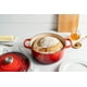 thumbnail image 2 of Horno holandés Le Creuset de hierro fundido esmaltado Signature, 5.5 L, color cereza, 2 of 5