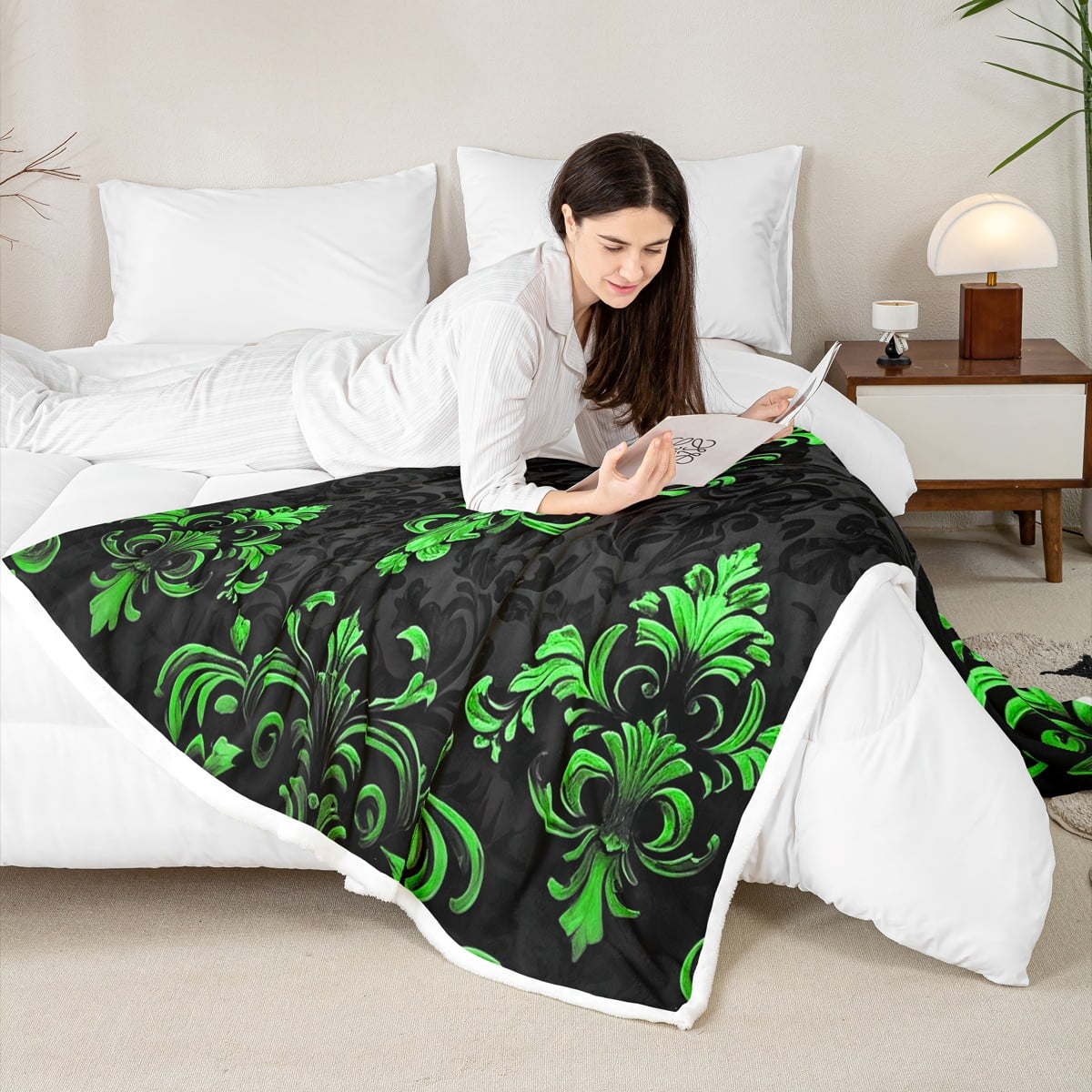 Manfei Victorian Damask Flannel Blanket 90x90, Vintage Baroque Floral Sherpa Throw, Black Green Plush Throw Blanket, Breathable Bedroom Decor