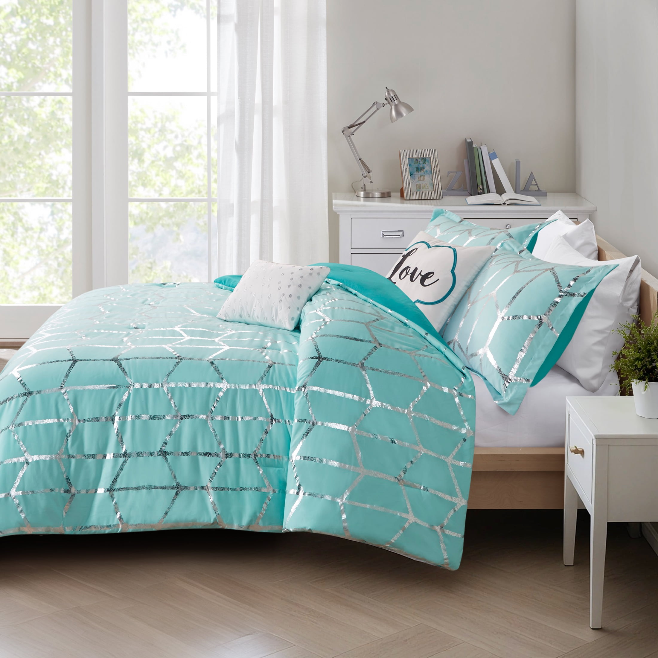 Intelligent Design Raina Metallic Printed Comforter Set in Aqua and Silver
