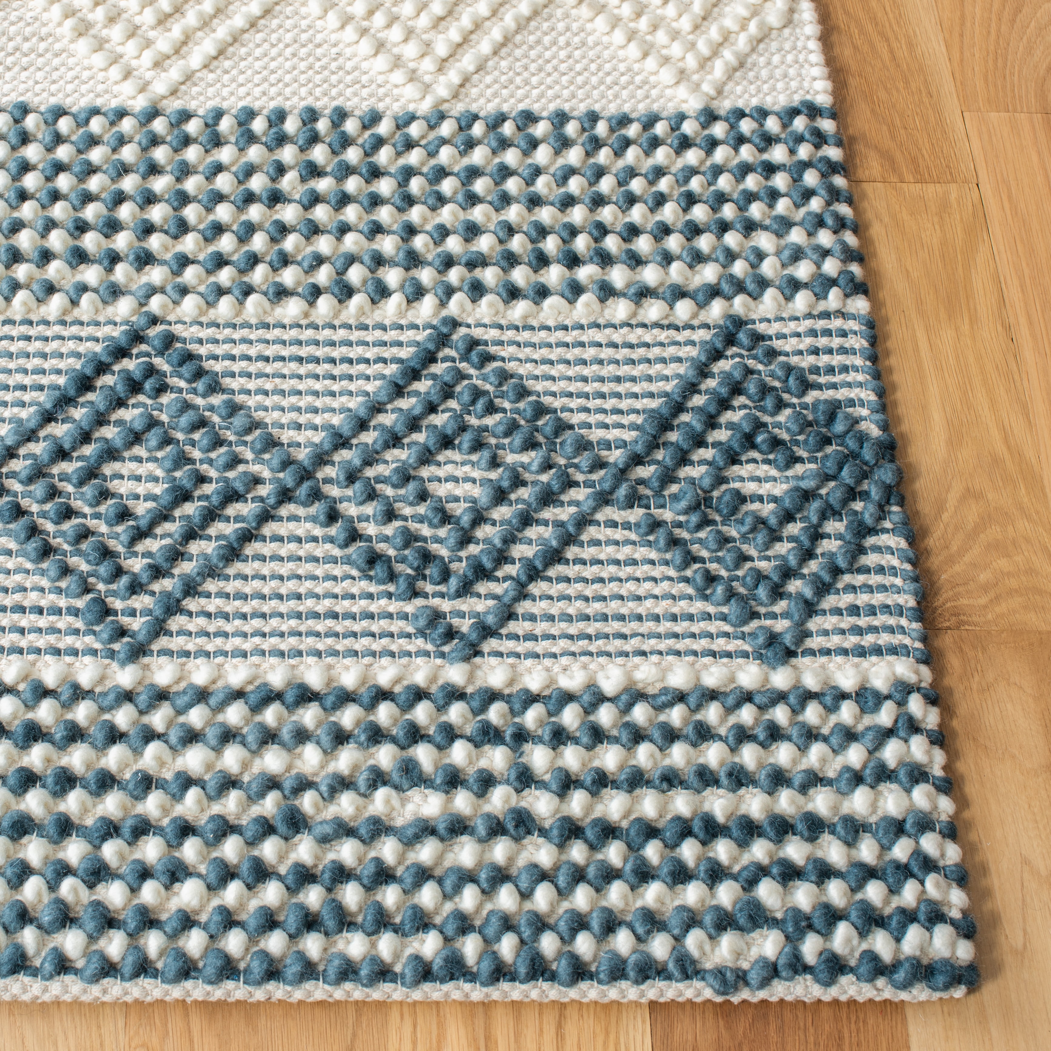 SAFAVIEH Natura Carly Geometric Runner Rug, Dark Green/Ivory, 2'3" x 8'
