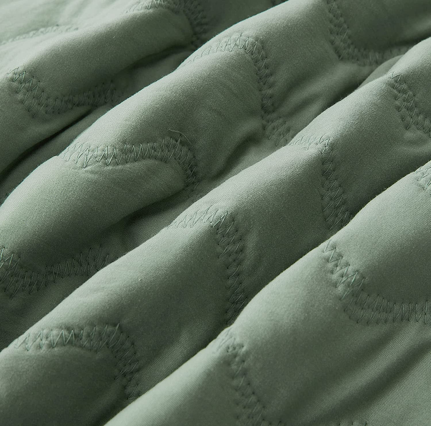 Chezmoi Collection Destiny 3-Piece Sage Queen Size Quilt Set - Stone-Washed Soft Microfiber Lightweight Quilted Bedspread Coverlet Set for All Seasons Wavy Line Stitching