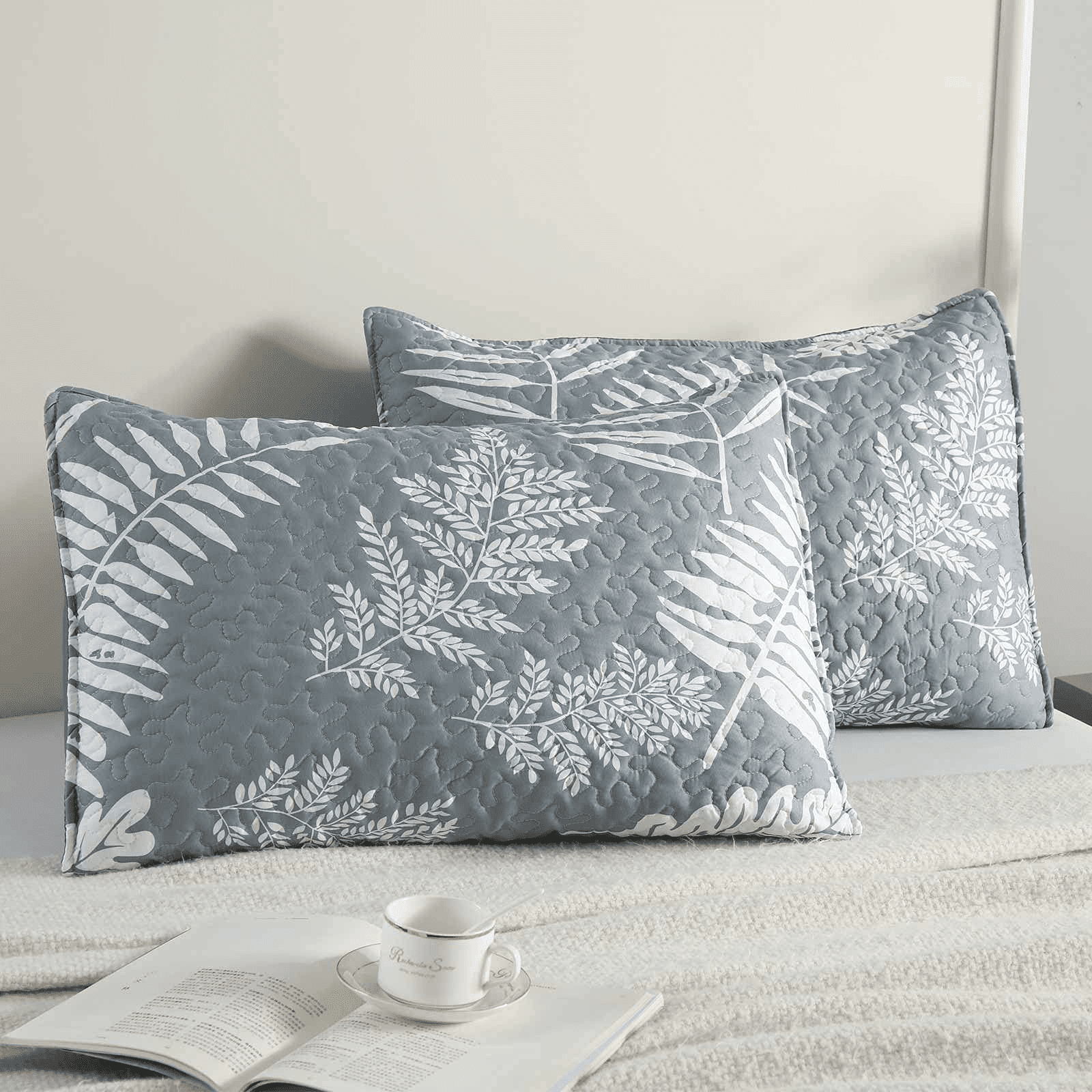 King Size Quilt Set, GREAGLE 3-Piece Lightweight Soft Bedspread Coverlet (104x90 in) with 2 Pillow Shams (20x36 in) for All Season, Leaf Print
