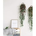 thumbnail image 4 of Plantas colgantes artificiales con flores de rosa, guirnalda de 4.5 pies, flor colgante falsa, cadena verde, pared, hogar, habitación, jardín, boda, interior, exterior, decorativa (no incluye cesta) Ormromra, 4 of 5