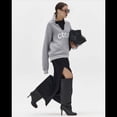 thumbnail image 4 of Suéter de Punto con Cuello en V y Larga para Mujer con Estampado de Letras L, 4 of 7
