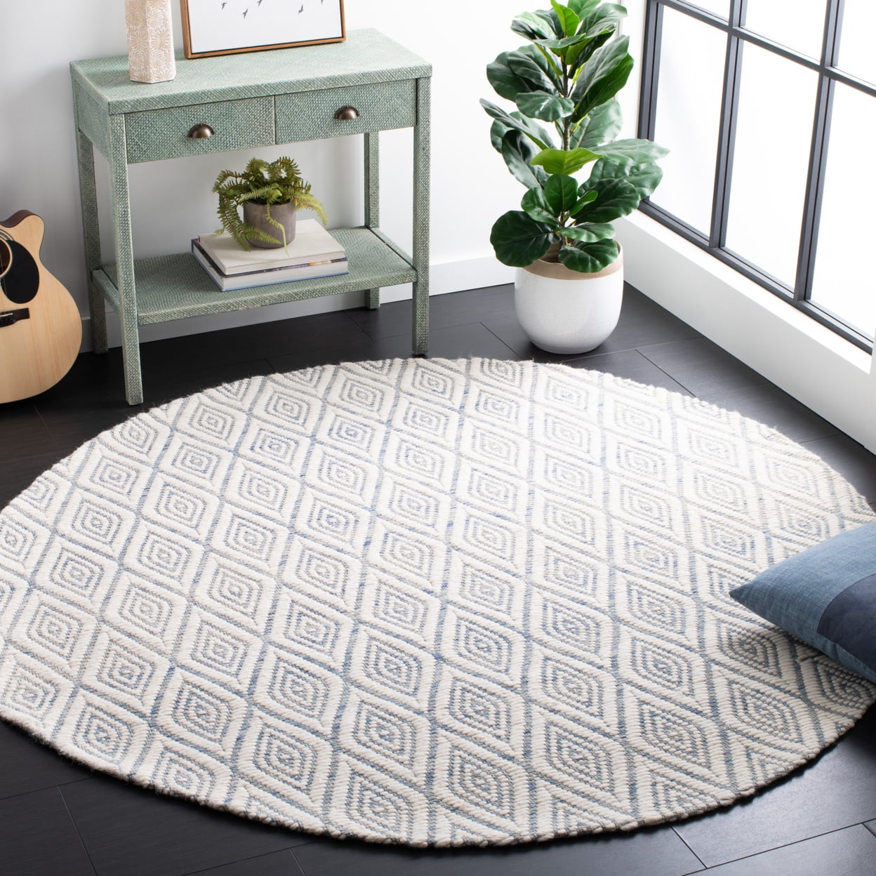 SAFAVIEH Marbella Winston Diamond Area Rug, Blue/Ivory, 6' x 6' Round