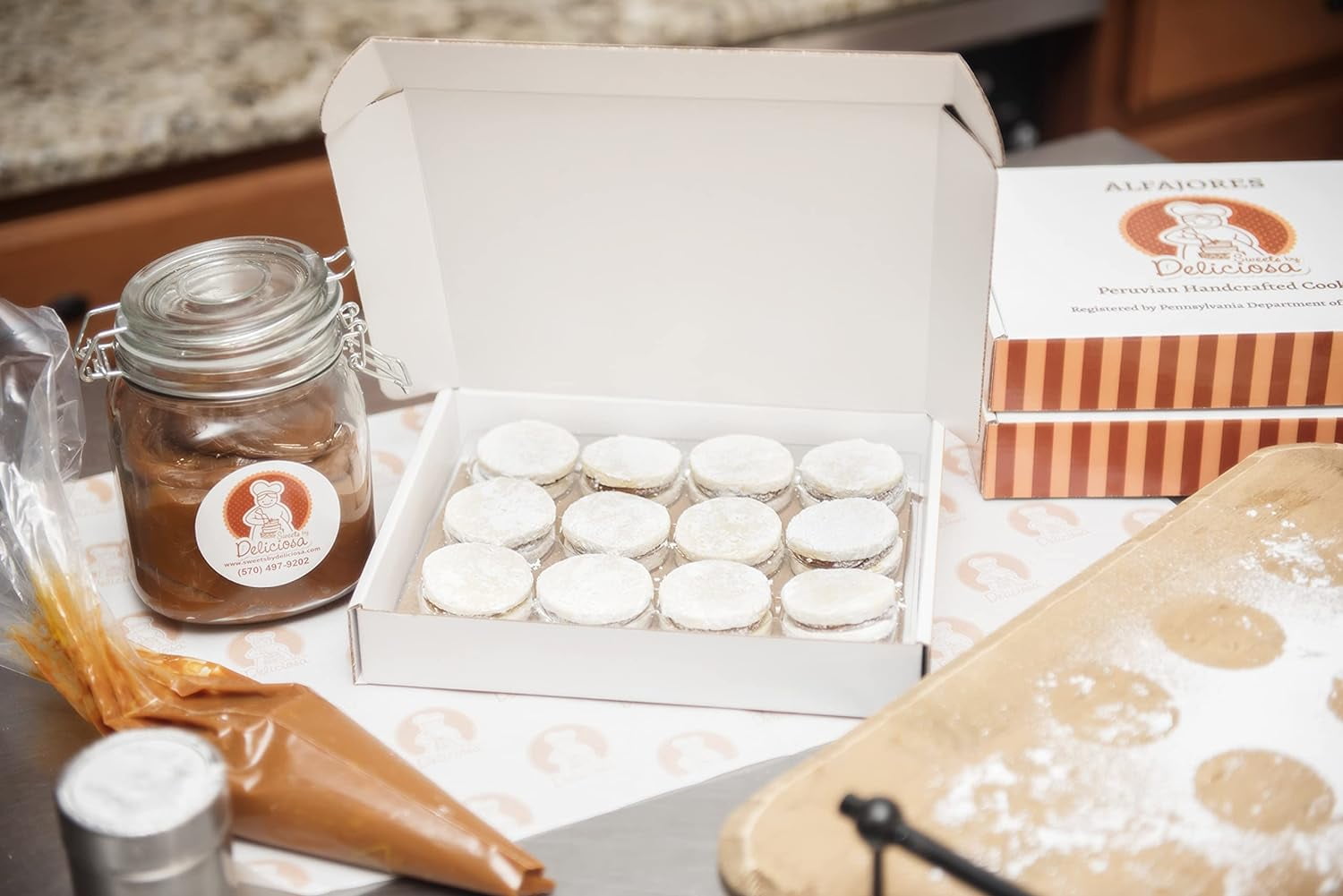 Alfajores The Icing House - Box of 12 cookies - Filled with Dulce de leche