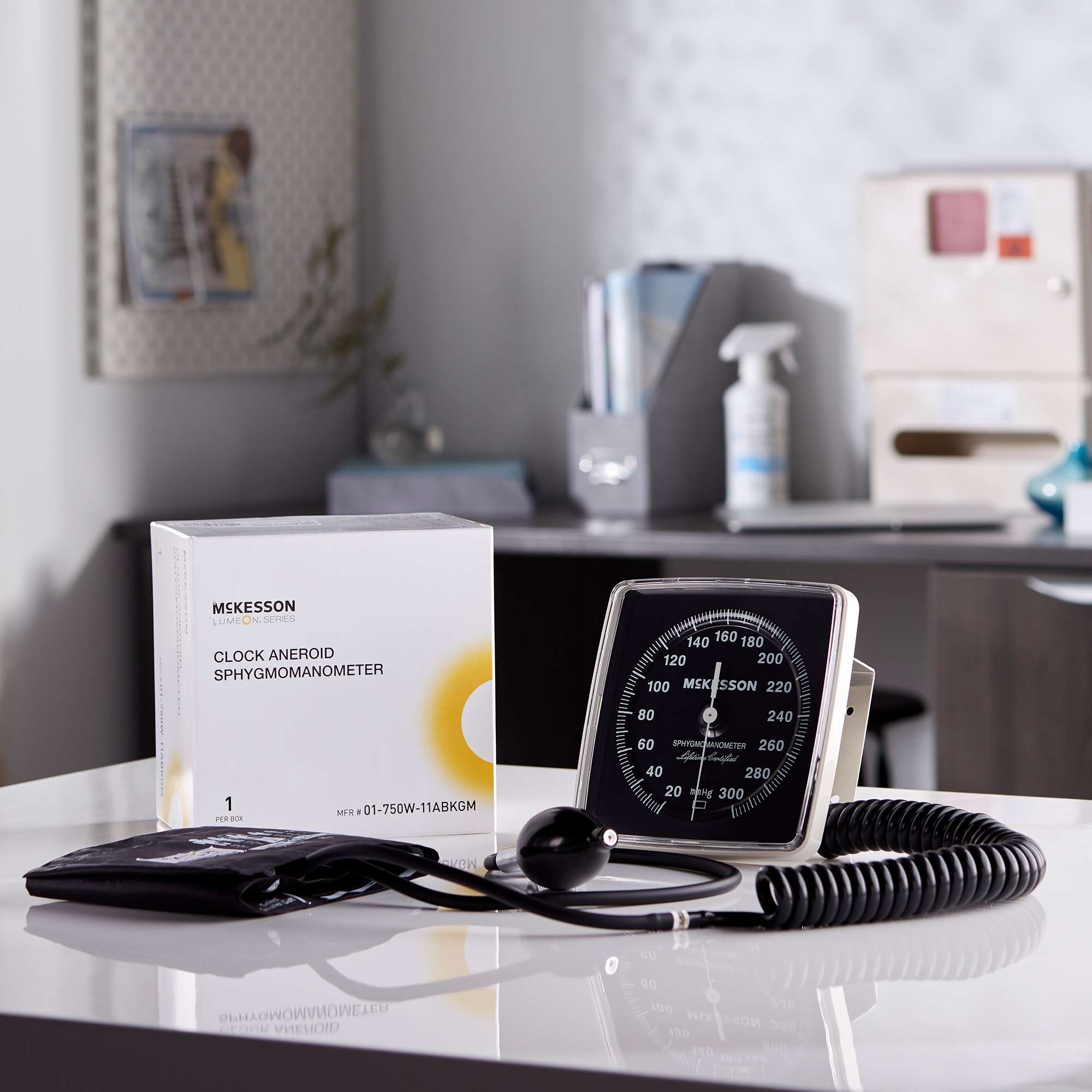 McKesson Lumeon Clock Aneroid Sphygmomanometer, Blood Pressure Monitor with Cuff, 1 Ct