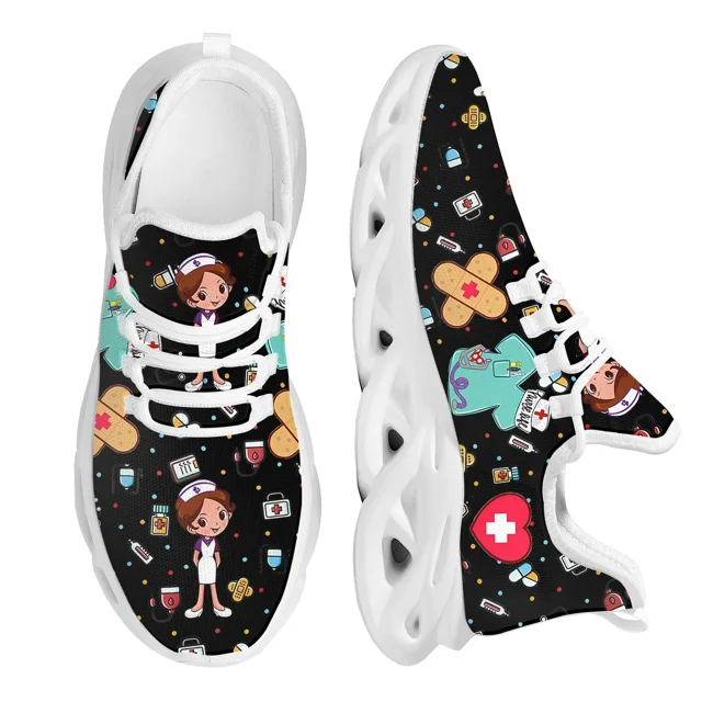 Zapatillas deportivas de malla con estampado de enfermera para mujer, calzado ligero y casual para correr, con patrón de suministros médicos