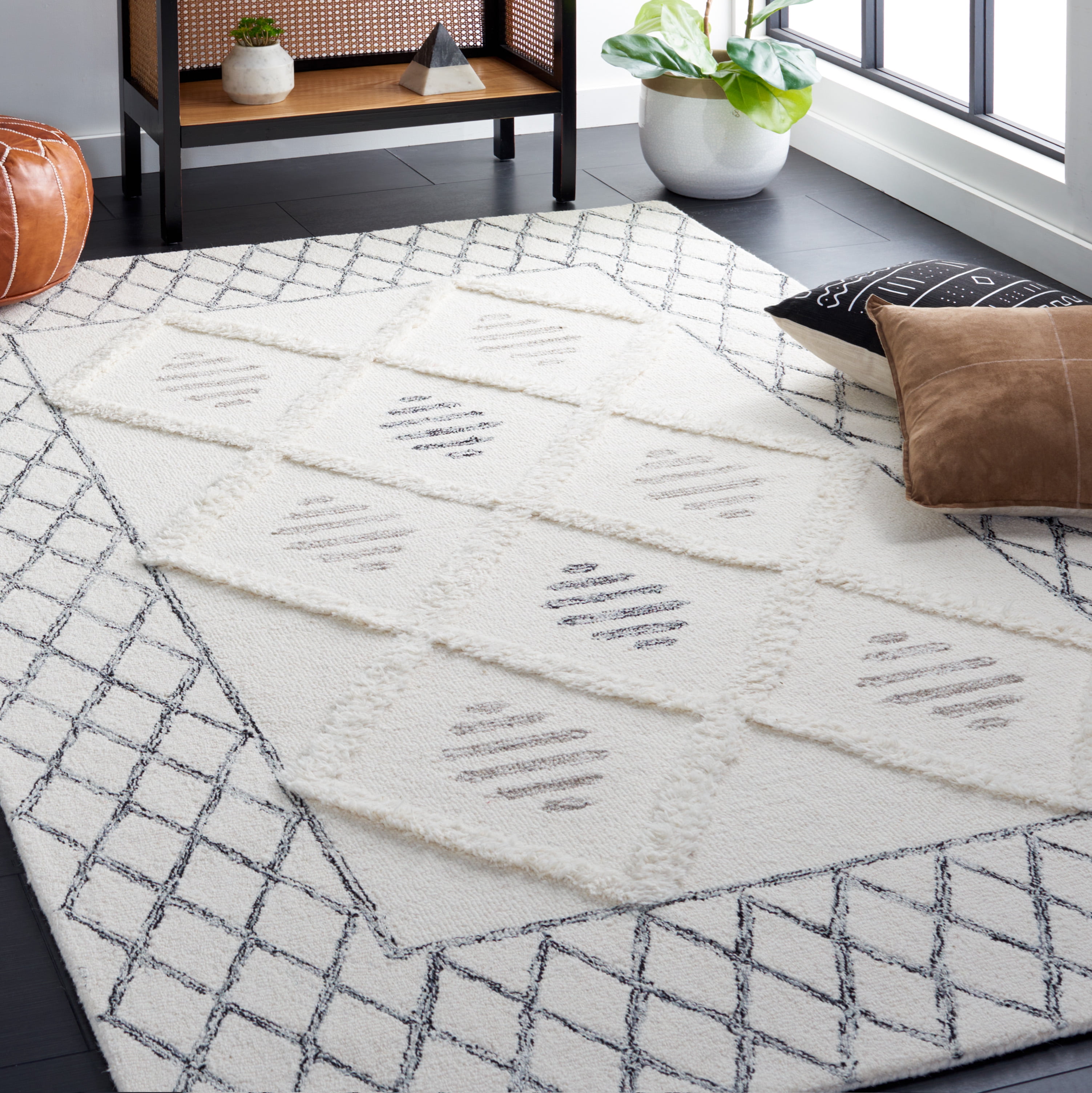 SAFAVIEH Casablanca Gabriel Medallion Area Rug, Ivory/Black, 8' x 10'