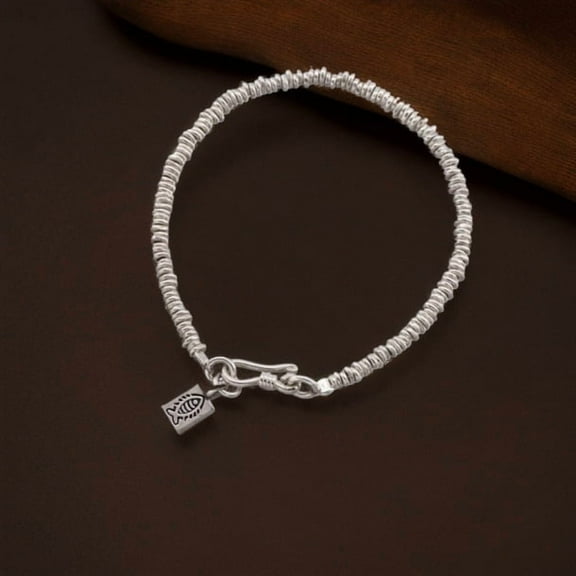 Leander's 999 sterling silver handmade fishbone bracelet, a vintage fishbone bracelet, is luxurious yet stylish and complements any outfit, perfect for everyday wear.