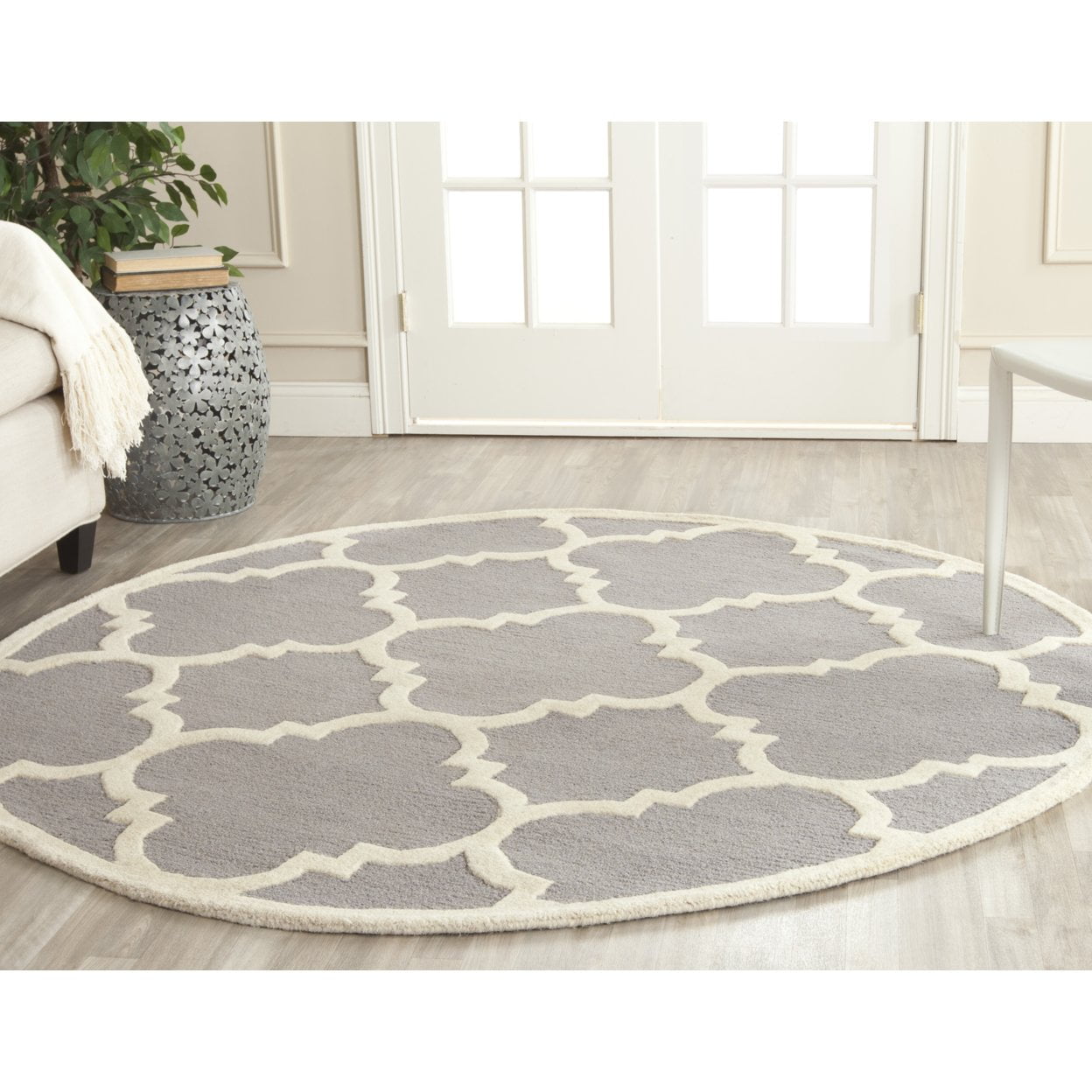 SAFAVIEH Cambridge Justine Geometric Quatrefoil Wool Area Rug, Silver/Ivory, 6' x 6' Square