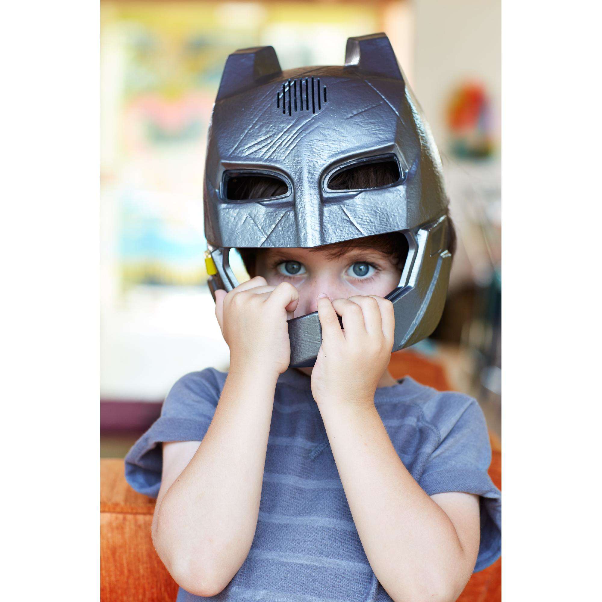 Batman v Superman: Dawn of Justice Voice Changer Helmet - image 3 of 6