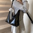 thumbnail image 4 of Bolso de mano de cuero suave de gran capacidad para mujer, bolso de hombro tipo bandolera, estilo coreano, 2025, 4 of 5