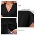 thumbnail image 4 of Camiseta informal de verano con cuello en V y manga corta con estampado de puntos y volantes en la cintura para mujer, 4 of 6