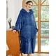thumbnail image 4 of Aleko Sudadera con capucha de forro polar a cuadros, manta de TV, manga cálida con bolsillo irregular, manta gigante para adultos, sudadera con capucha de franela y forro polar para mujer (azul oscuro, talla única) THISNDE ACTIVE Biensenido a ACTIVE, 4 of 5