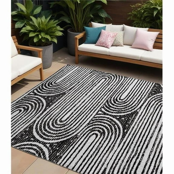 HomeRoots 561810 8 x 10 ft. Black & White Abstract Washable Non Skid Indoor Outdoor Rectangle Machine Woven Area Rug
