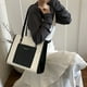 thumbnail image 4 of Bolso de hombro a cuadros informal, versátil y moderno, para mujer, de gran capacidad, para ir al trabajo, 2025, 4 of 5