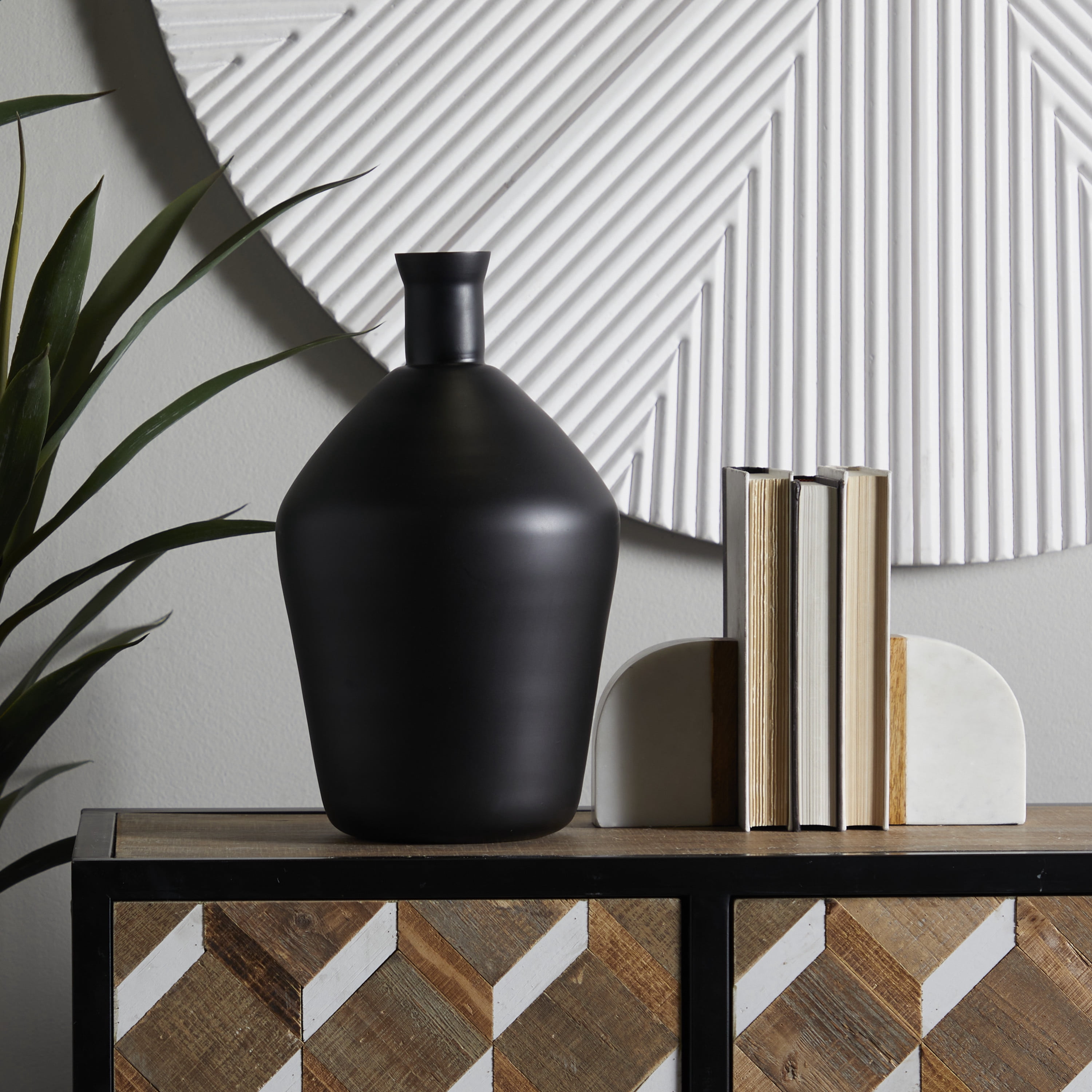 DecMode 15" Black Glass Vase