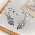 thumbnail image 4 of pieza de aretes de lujo románticos de aleación con forma de ala de ángel y diamantes de imitación, joyería para fiesta, izquierda, 4 of 5