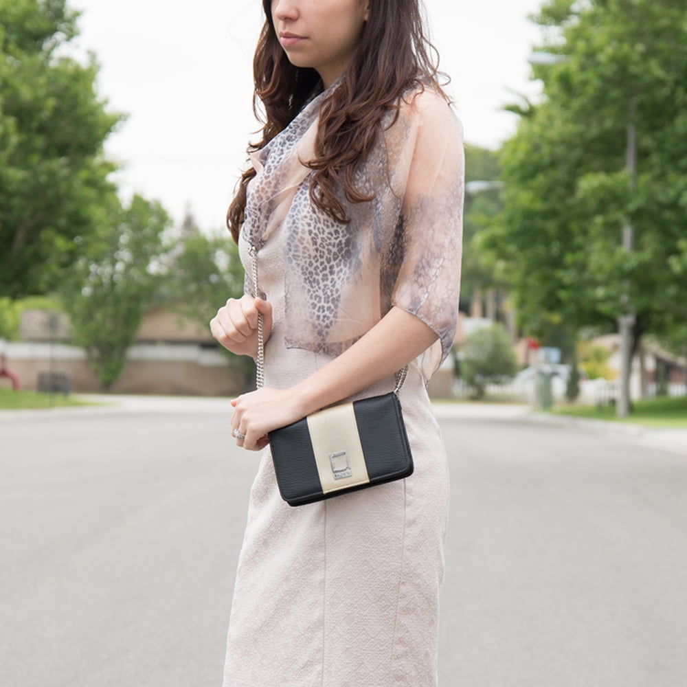 Women's Wallet Clutch Ideal for Daily, Travel, Business, And Personal Use Fits Universal Large Smartphones (Black/Gold)