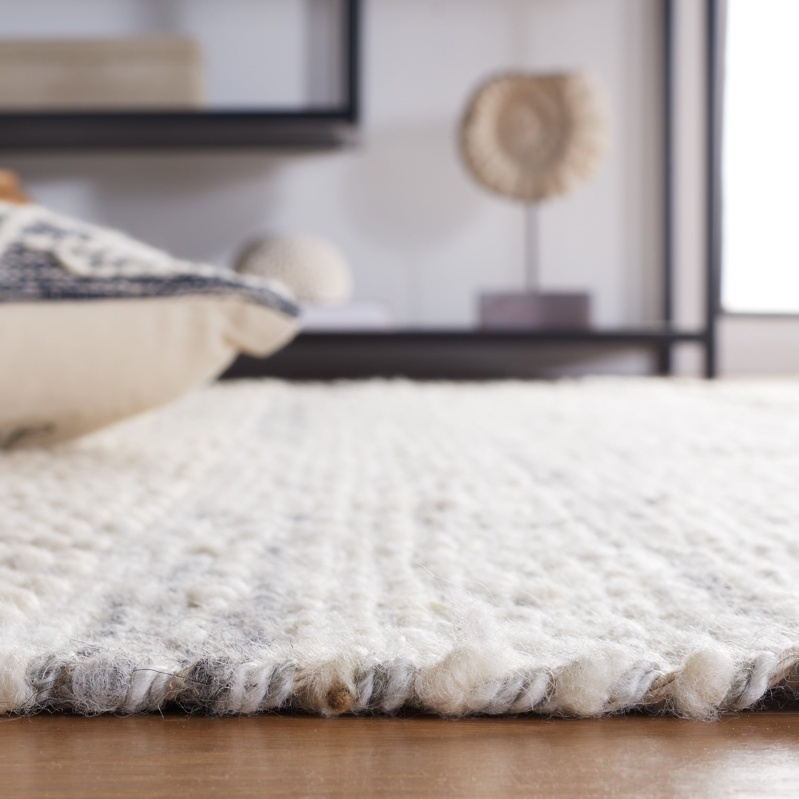 SAFAVIEH Natura Jacinth Southwestern Area Rug, Ivory/Grey, 4' x 6'