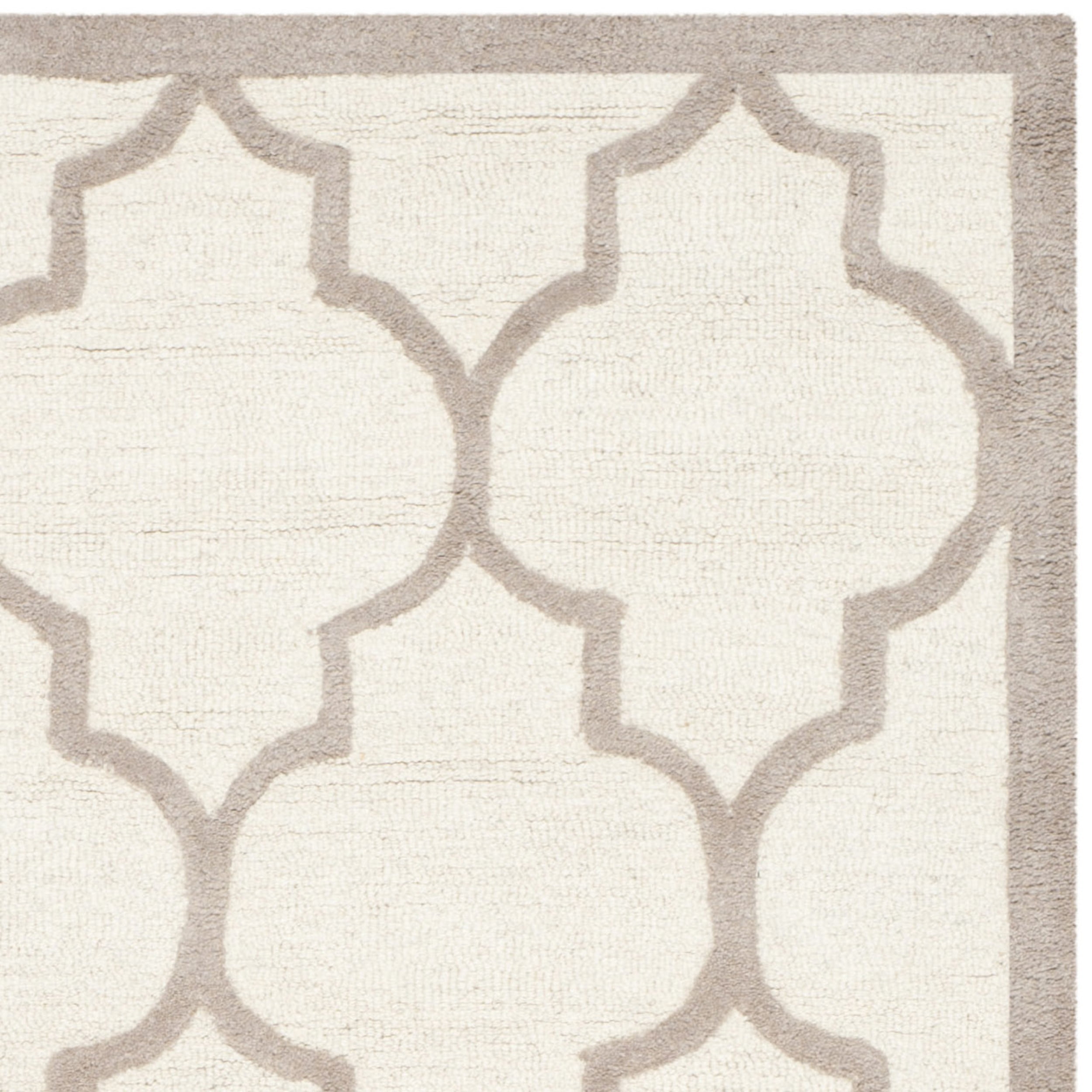 SAFAVIEH Cambridge Kevin Geometric Wool Runner Rug, Ivory/Beige, 2'6" x 6'