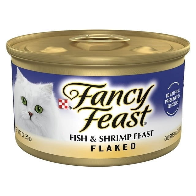 alimento húmedo para gatos purina fancy feast fish and shrimp feast en hojuelas, lata de 3 oz lata frontal dorada con etiqueta azul y blanca que muestra el logotipo Fancy Feast, texto 'Fish & Shrimp Feast Flaked', foto de un gato blanco de ojos verdes y sello que indica 'no artificial preservatives or colors'.