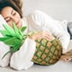 thumbnail image 4 of Almohada de felpa suave con forma de piña: cojín multifuncional para sofá y decoración del hogar; bonito regalo para los amantes de las plantas, 4 of 8