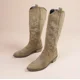 thumbnail image 1 of Botas vaqueras occidentales bordadas para Mujer, botines largos de cuero PU, con punta puntiaguda, tacón grueso, hasta la rodilla, holgados, otoño, 1 of 5