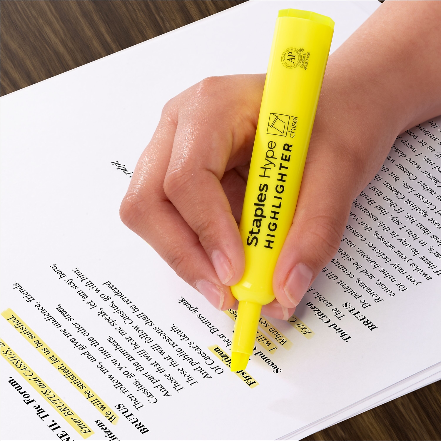 Staples Hype Tank Highlighter Chisel Tip Yellow 36/Pack (ST62941)