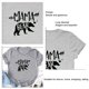 thumbnail image 3 of Blusa de manga corta estampada con cuello redondo, ajuste informal, camiseta elegante de moda para mujer para exteriores, gris claro (fuente negra) XXL, 3 of 4