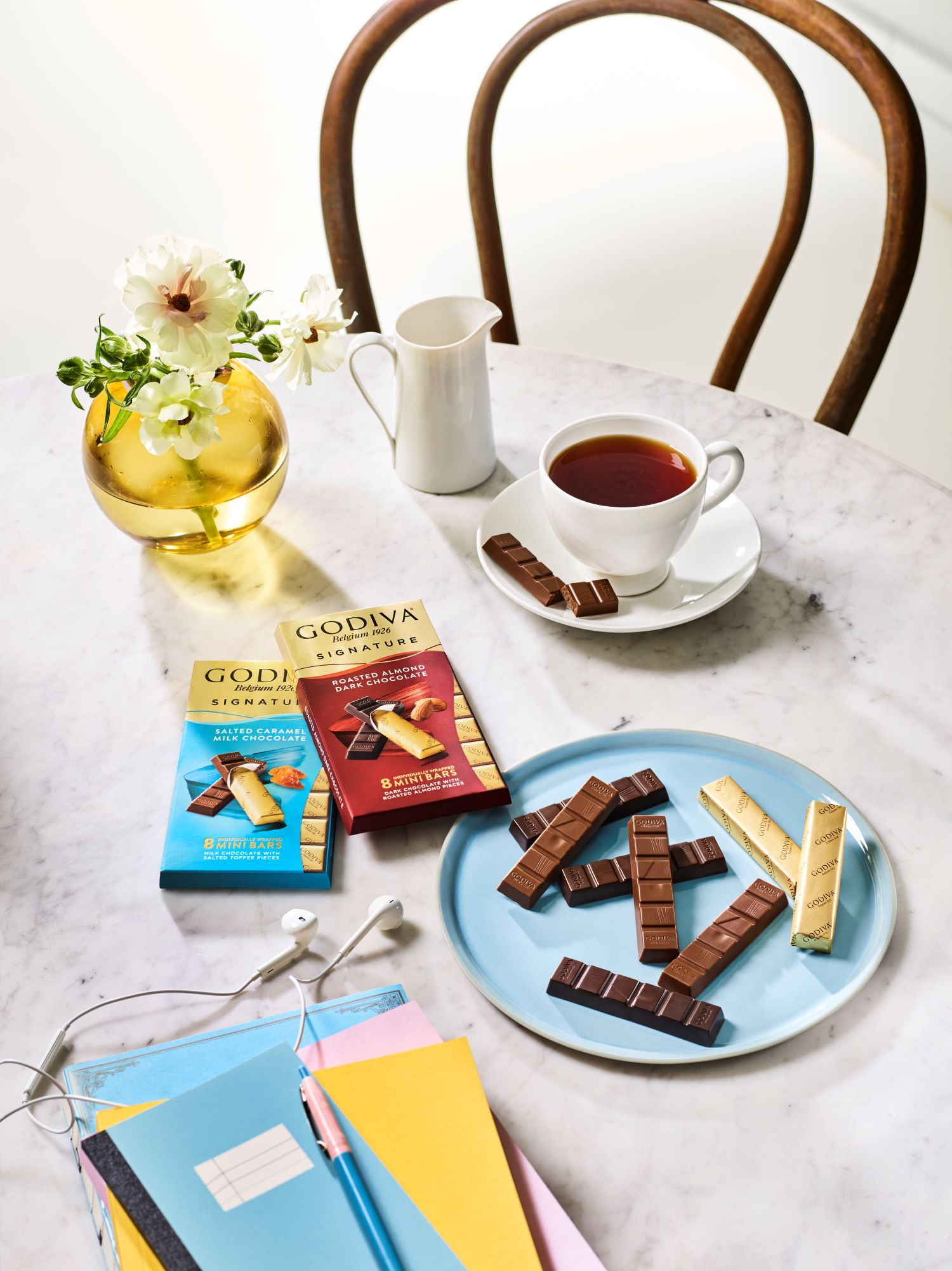 Godiva Signature Dark Chocolate, Mini Bars with Roasted Almonds