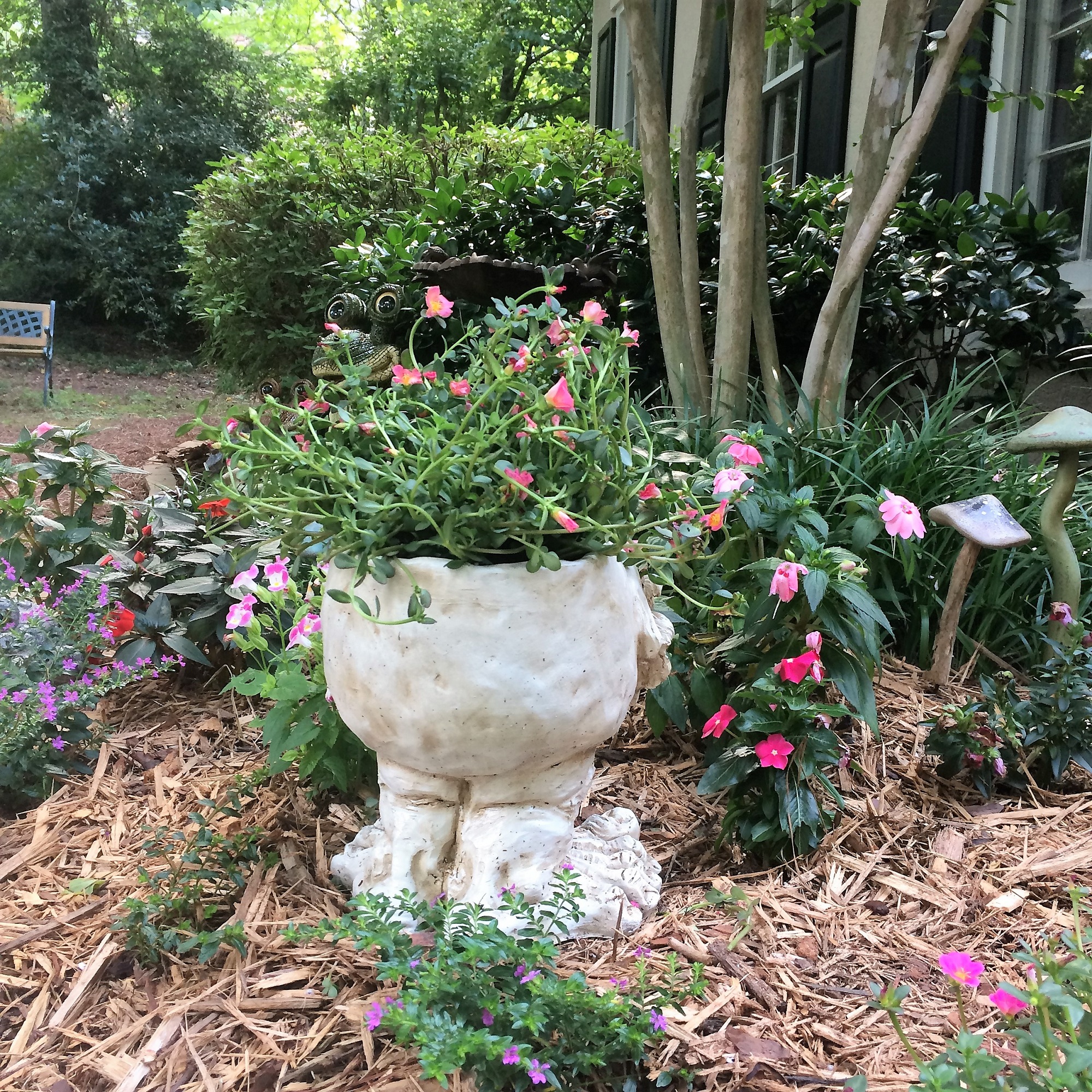 Homestyles Antique White Ole Salty the Muggly Face Humorous Statue Planter Pot