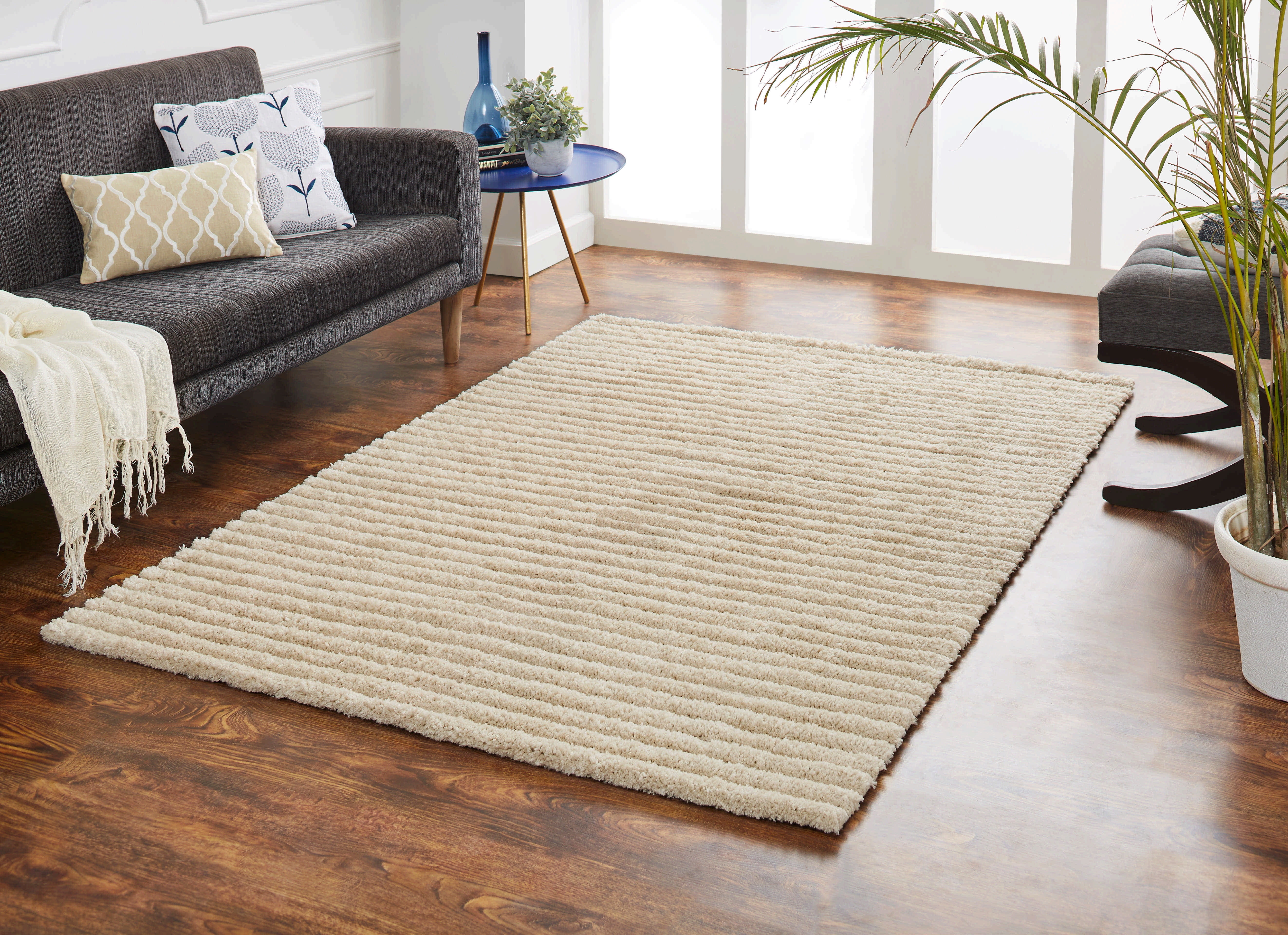 Chesapeake Microfiber Polyester Shag Ivory Lavish Area Rug (5'x7')