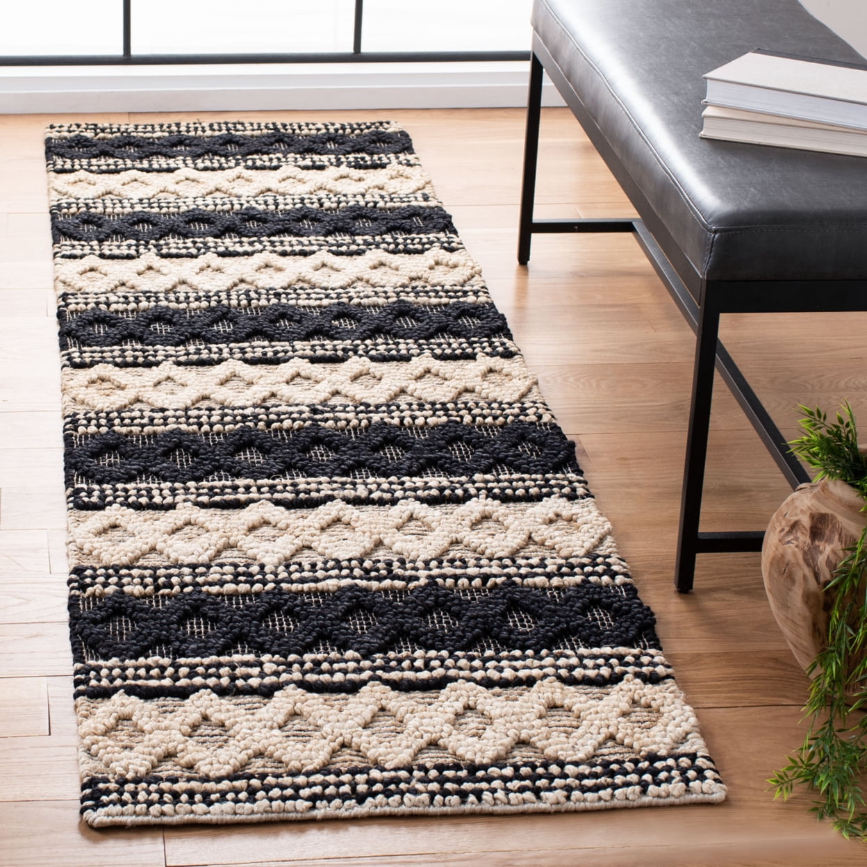 SAFAVIEH Natural Fiber Odran Striped Geometric Jute Area Rug, Black/Ivory, 5' x 8'
