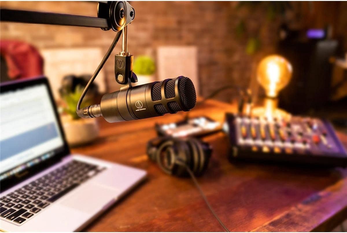 Audio-Technica AT2040 Hypercardioid Dynamic Podcast Microphone (at 2040), XLR,Black