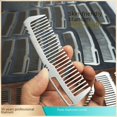 thumbnail image 1 of Peine de titanio puro Peine para el cabello antiestático portátil, resistente al óxido, ultraligero, 1 of 2