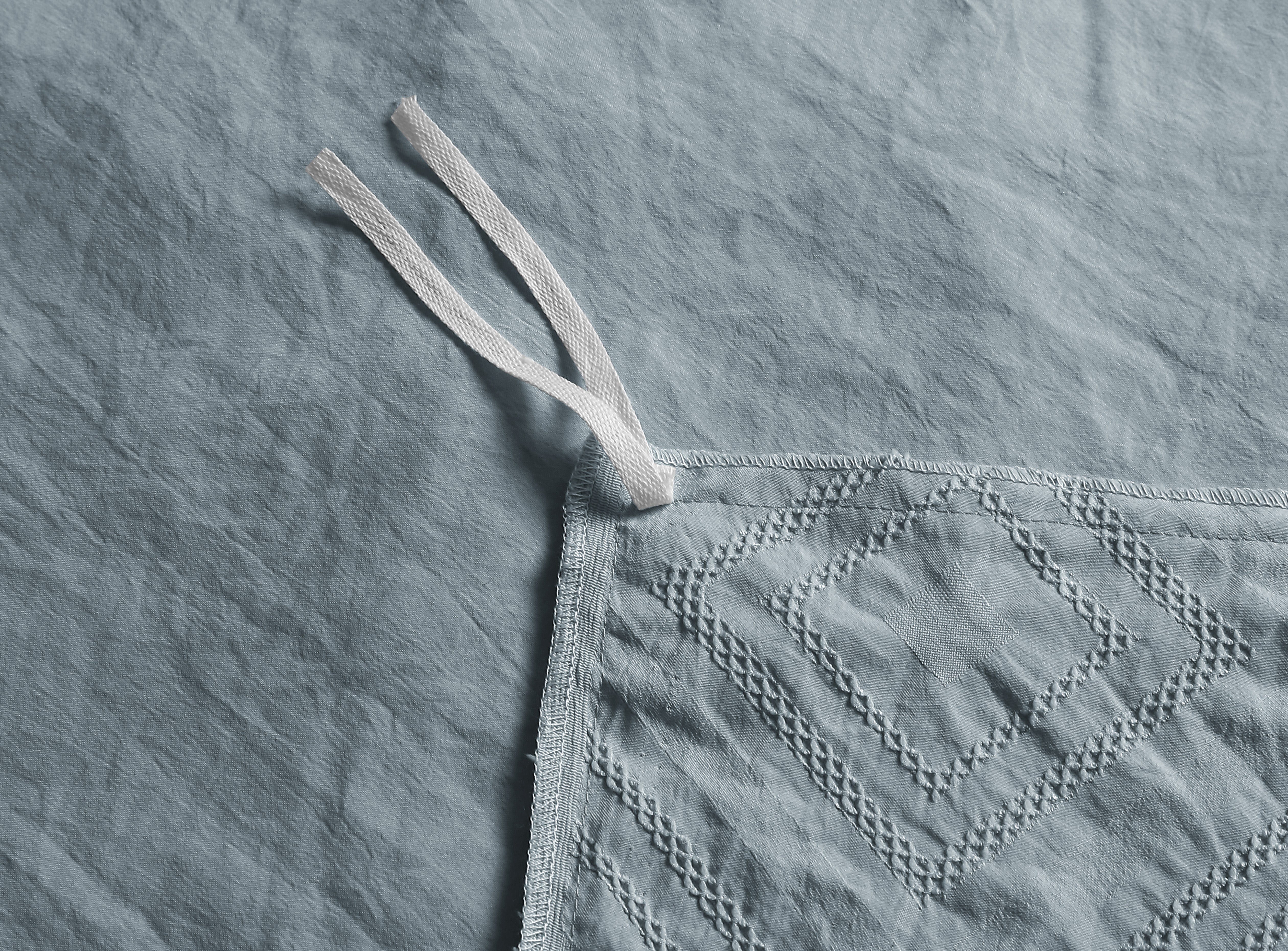 Swift Home Diamond Textured Soft Touch Duvet Cover Set, All Season Bedding with Zipper Closure, Includes Pillow Shams, King, Blue