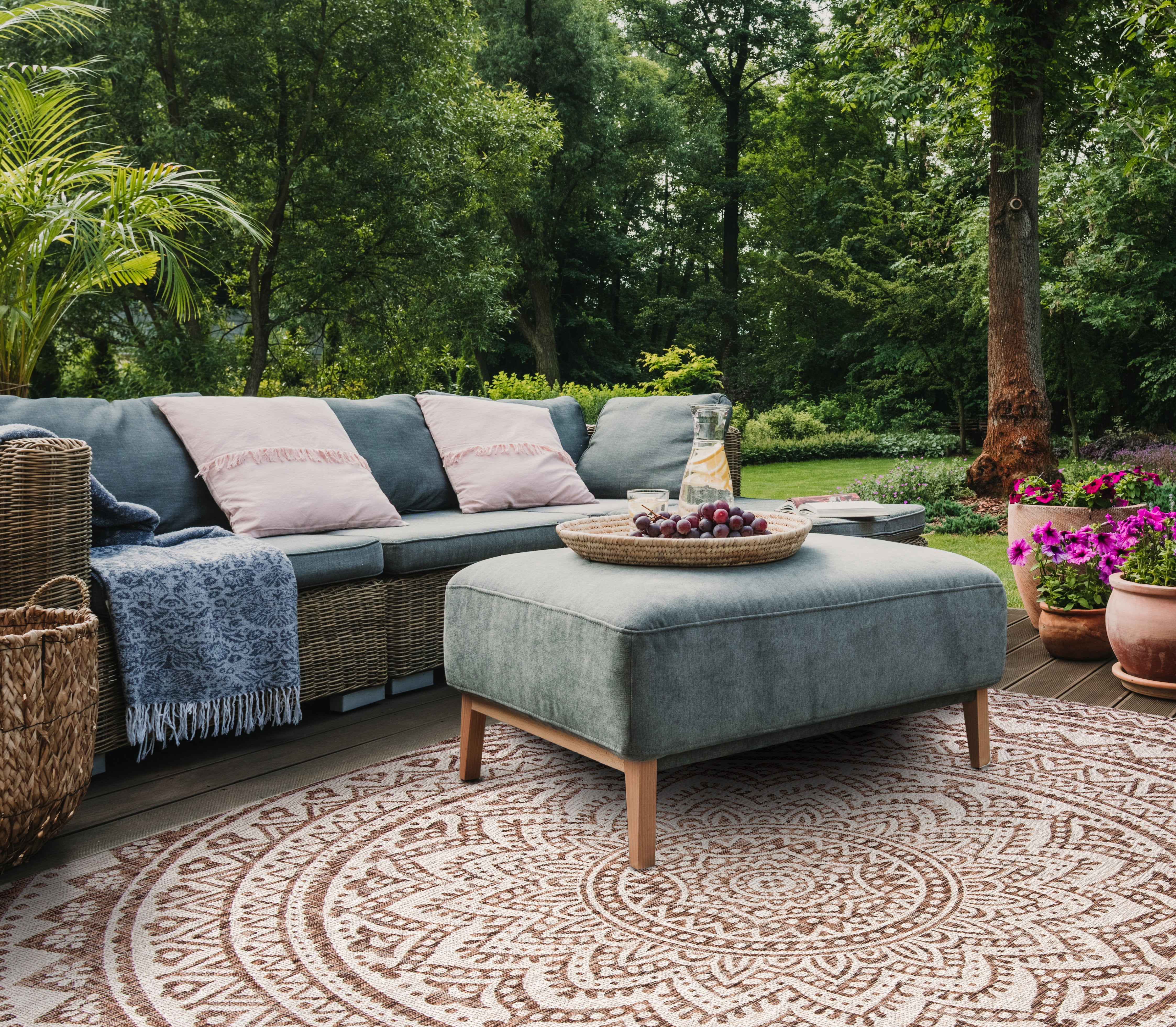 Safavieh Courtyard Josiah Floral Medallion Indoor/Outdoor Area Rug