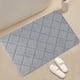 thumbnail image 5 of Alfombra absorbente premium para baño y ducha - Microfibra de secado rápido con reverso antideslizante, ideal para zonas húmedas, 40 x 60 cm, lavable, Aestivo | Gris | AESTIVO, 5 of 7